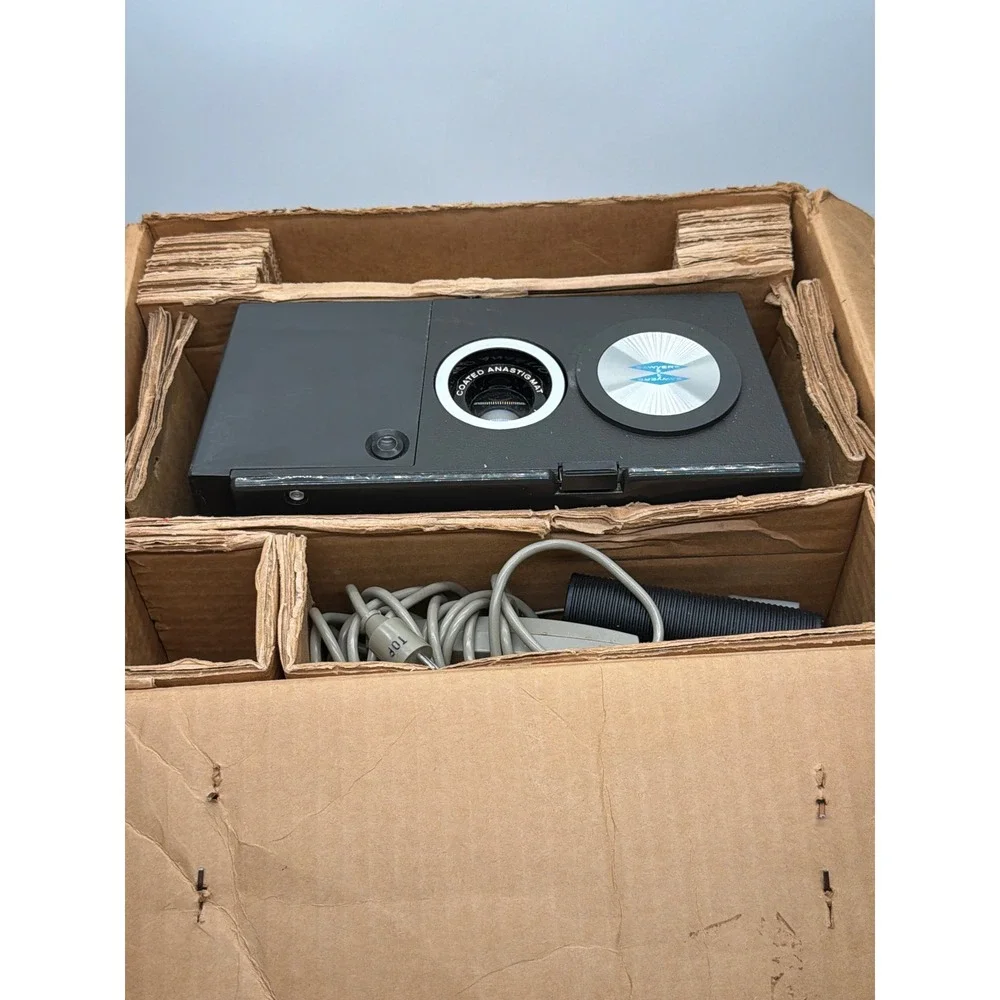 Vintage Sawyers 550R 35mm Slide Projector with Wired Remote and Box